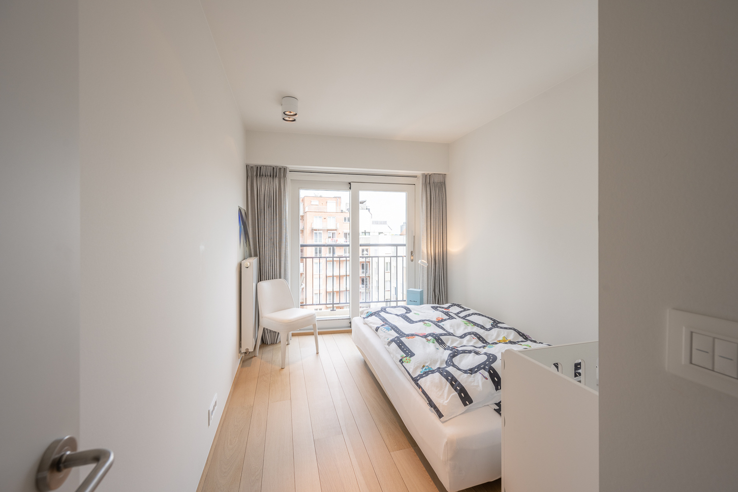 Appartement (largeur de fa&#231;ade de 8,6 m !) avec 3 chambres sur l&#39;exclusive Place Albert &#224; Knokke-Zoute. 