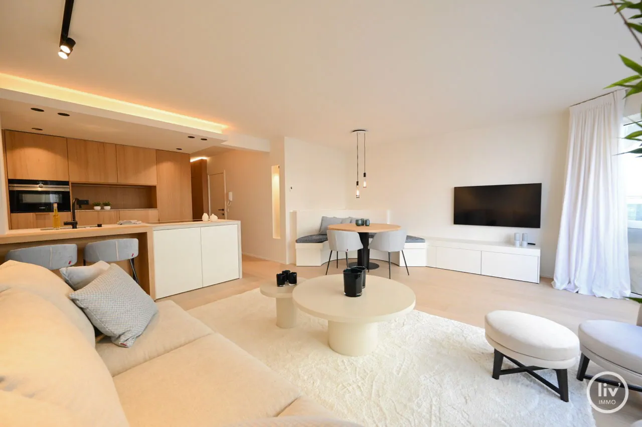 Appartement entièrement rénové avec une finition haut de gamme et vue mer latérale !
