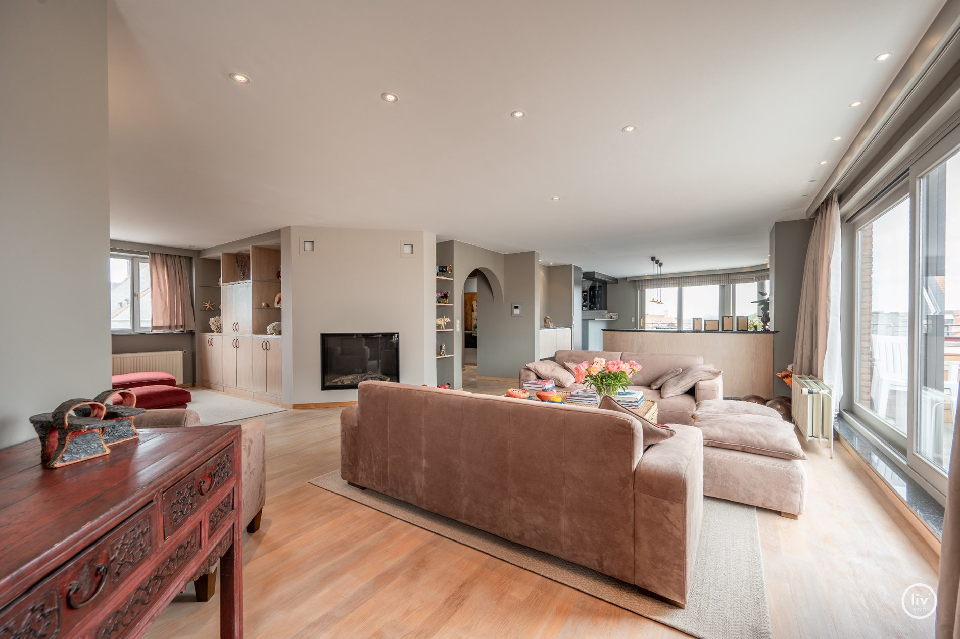 “Unieke Penthouse (1992) te koop op een toplocatie in Knokke –3 -kamerappartement met uitzonderlijke zonneterrassen van meer dan +/- 200m2 . 