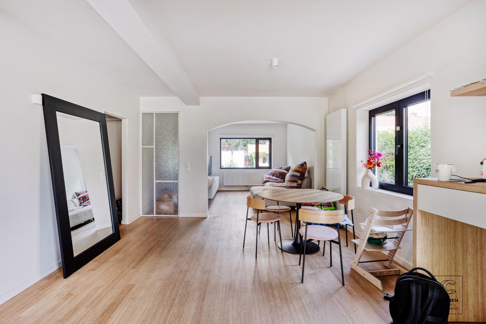 Prachtig volledig gerenoveerde woning met 3 slaapkamers op een TOPlocatie te Schilde! 