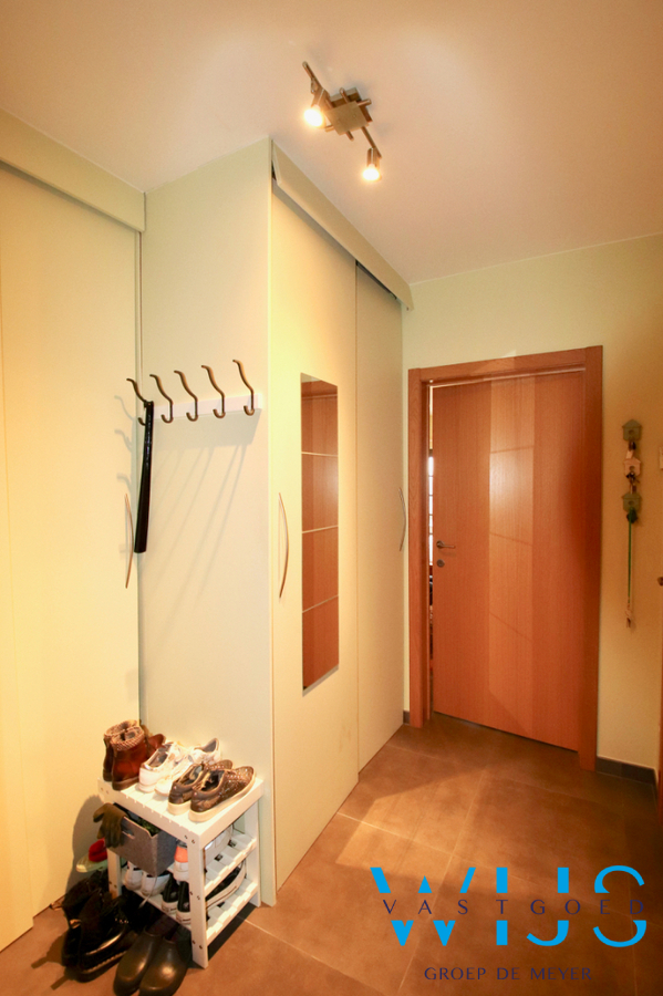 Instapklaar &#233;&#233;nslaapkamer appartement MET staanplaats te Evergem/Rieme ! 