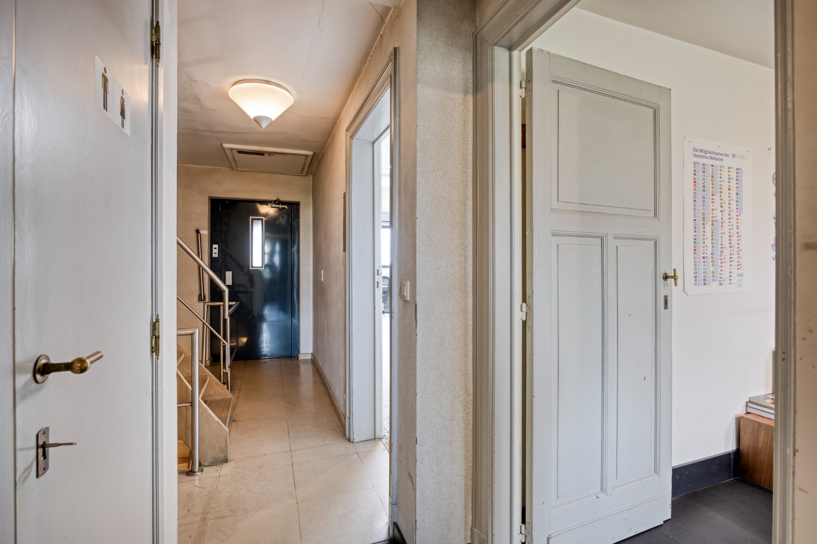 Prachtig herenhuis op de Tiensevest met mogelijkheid tot praktijkruimte - bewoonbare opp. 555 m&#178; 