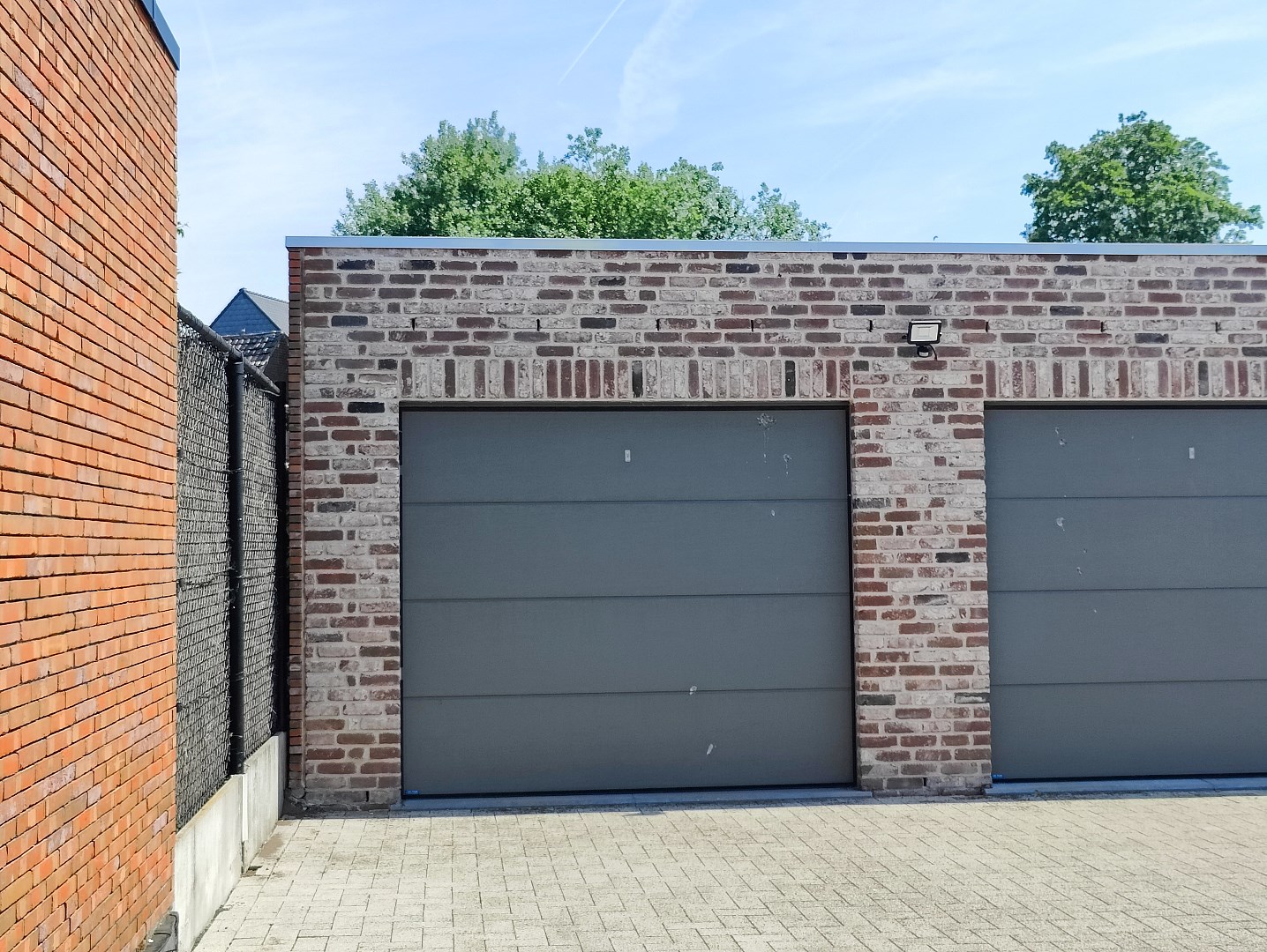 Gezellige gezinswoning met achterliggende garage in Zwevezele 