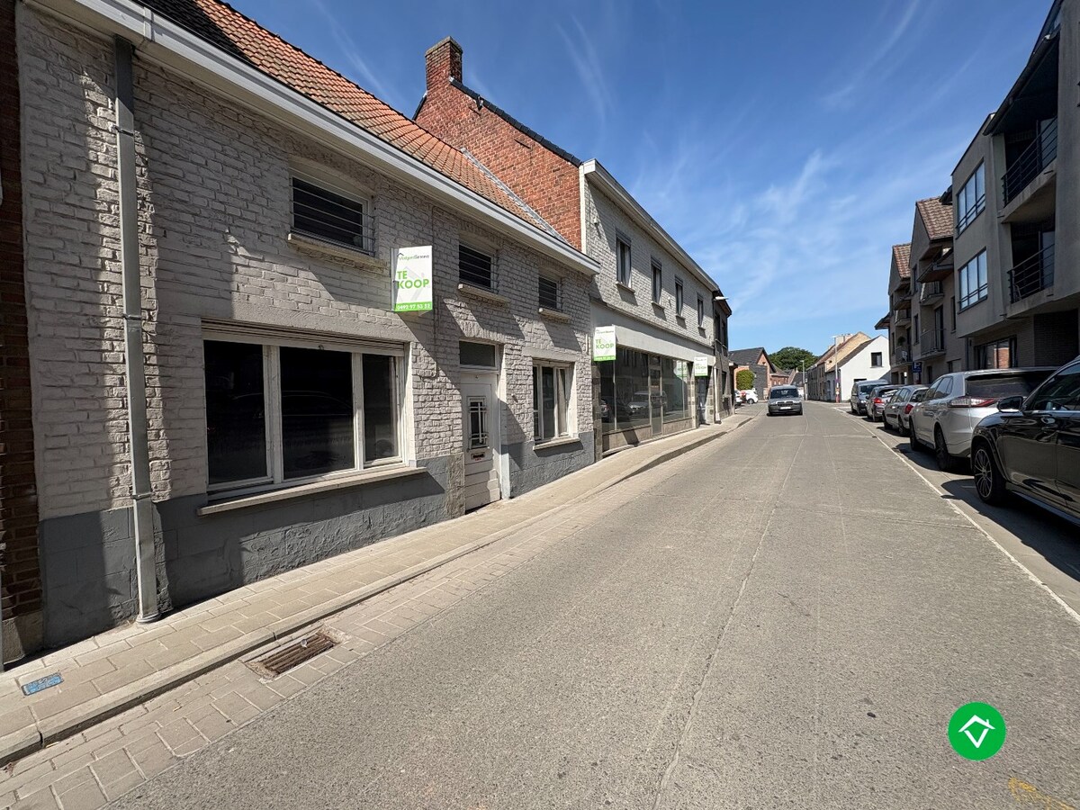 Woning met veel potentieel op een ruim perceel in het centrum van Koekelare 