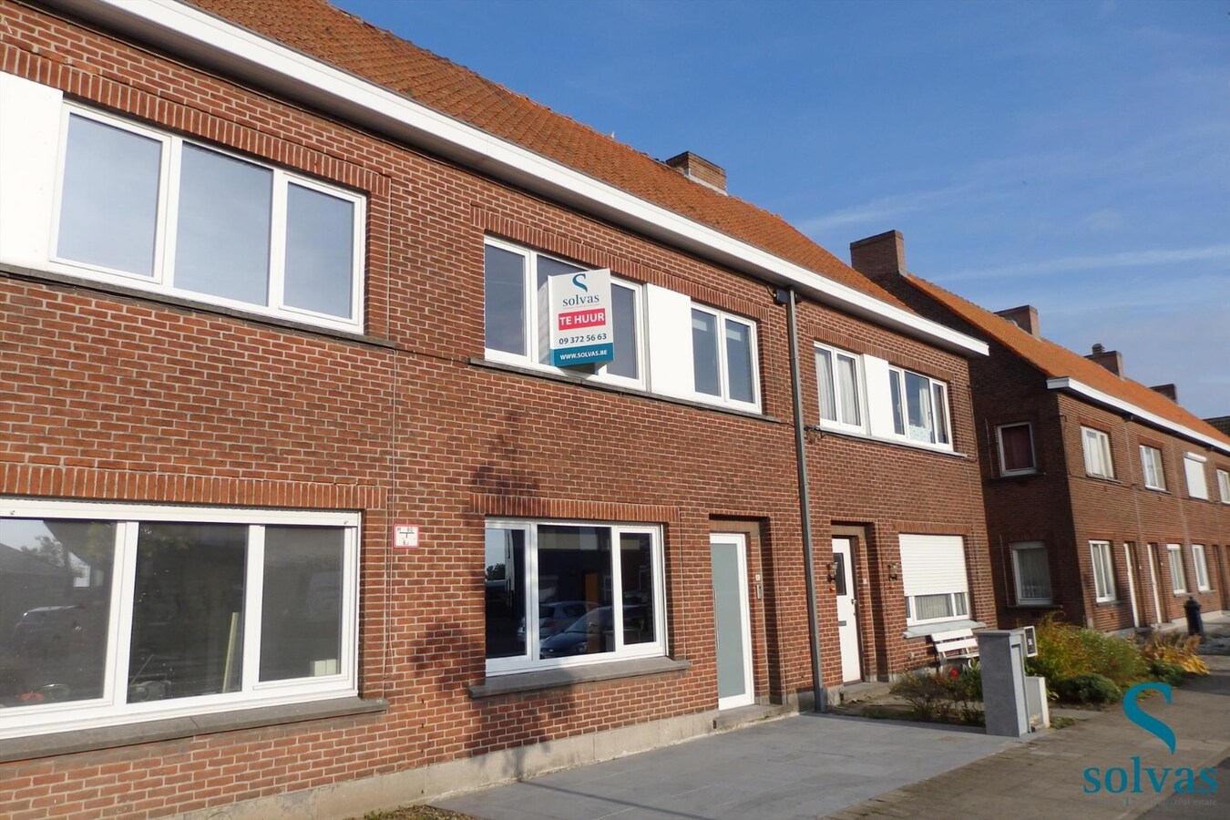 Gerenoveerde rijwoning te Evergem! 