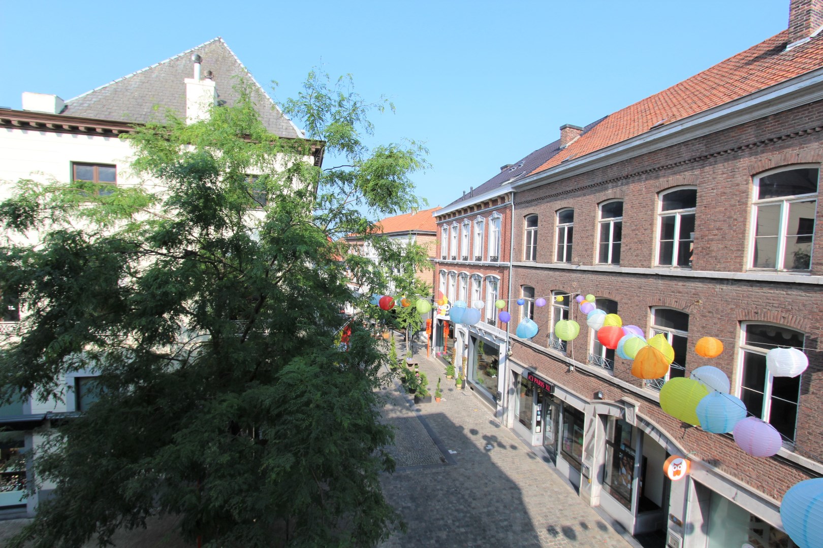 RUIM APPARTEMENT - PRACHTIG GELEGEN IN HET STADSCENTRUM 