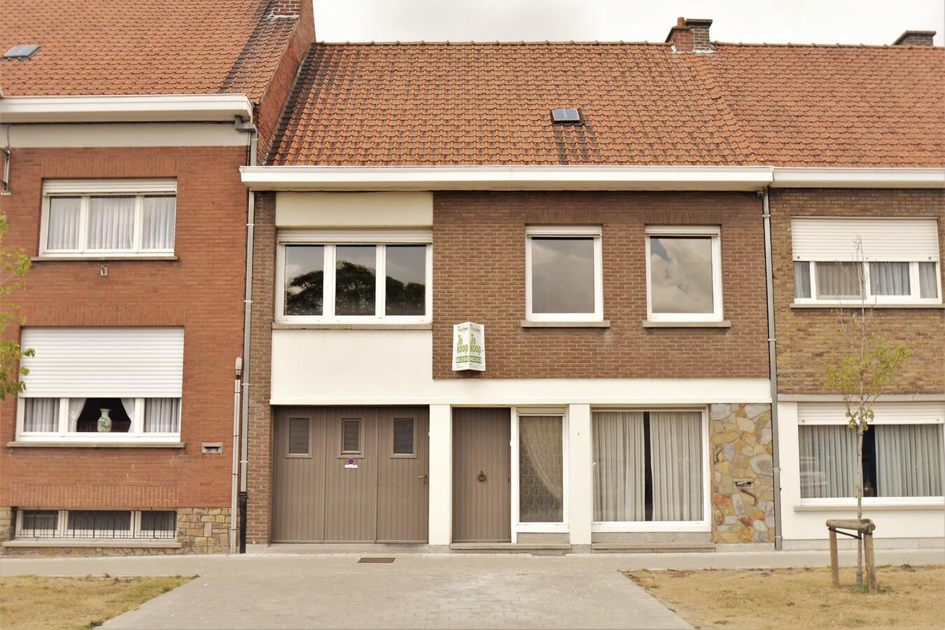 Ruime 4-slpk-woning met garage en tuin, aan kerk Rumbeke gelegen 