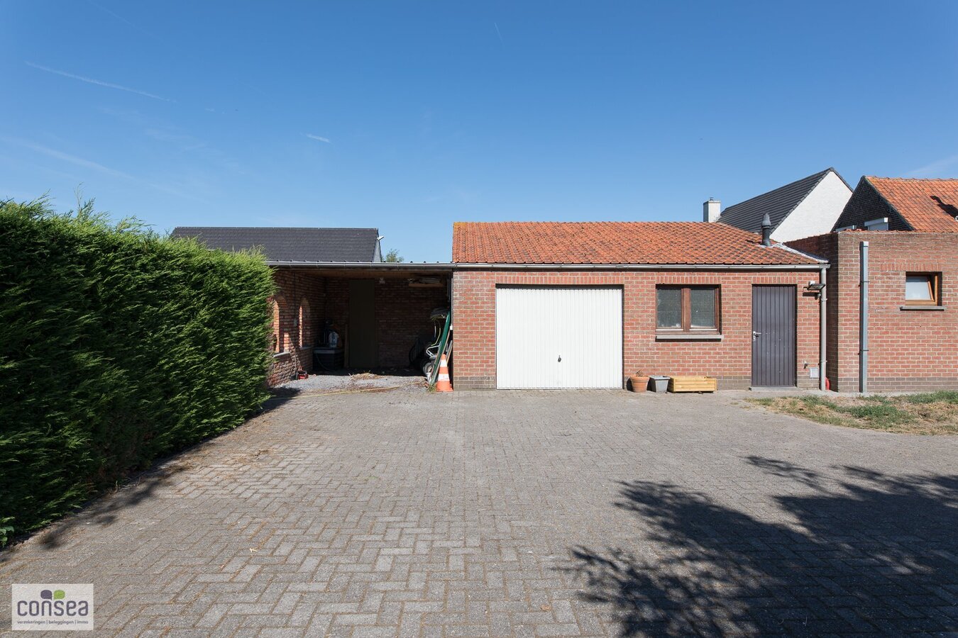 TE KOOP: VRIJSTAANDE WONING OP EEN MAGNIFIEK STUK GROND. 