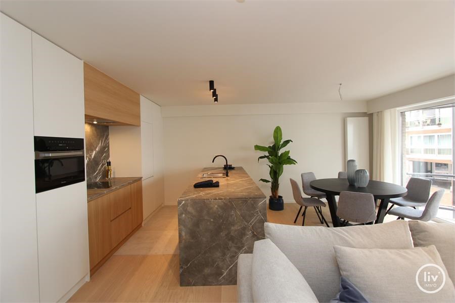 Top gerenoveerd appartement nabij de Lippenslaan en Zeedijk gelegen. Gevelbreedte van 7m! 