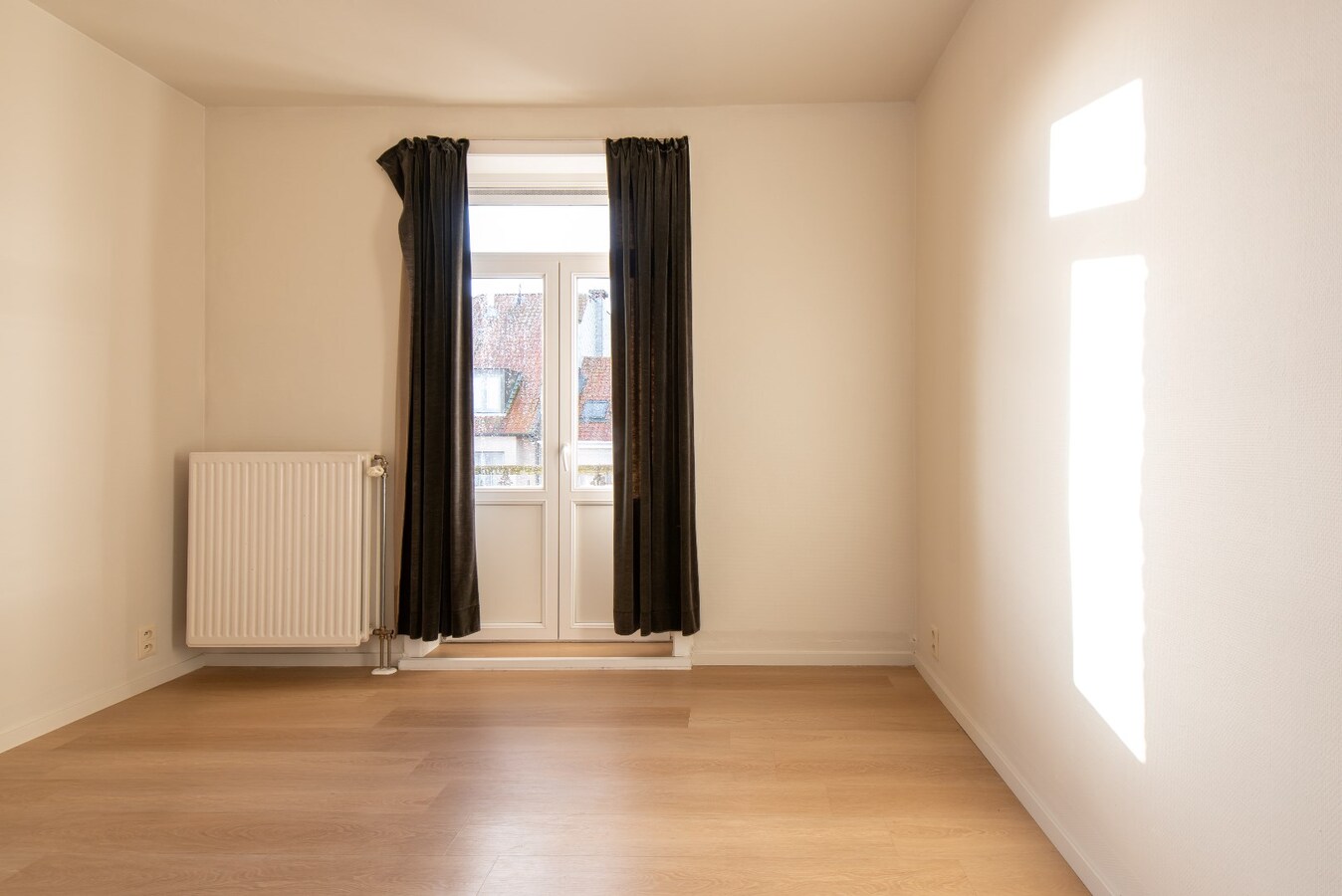 Gerenoveerd 2- slaapkamer appartement vlakbij de markt 