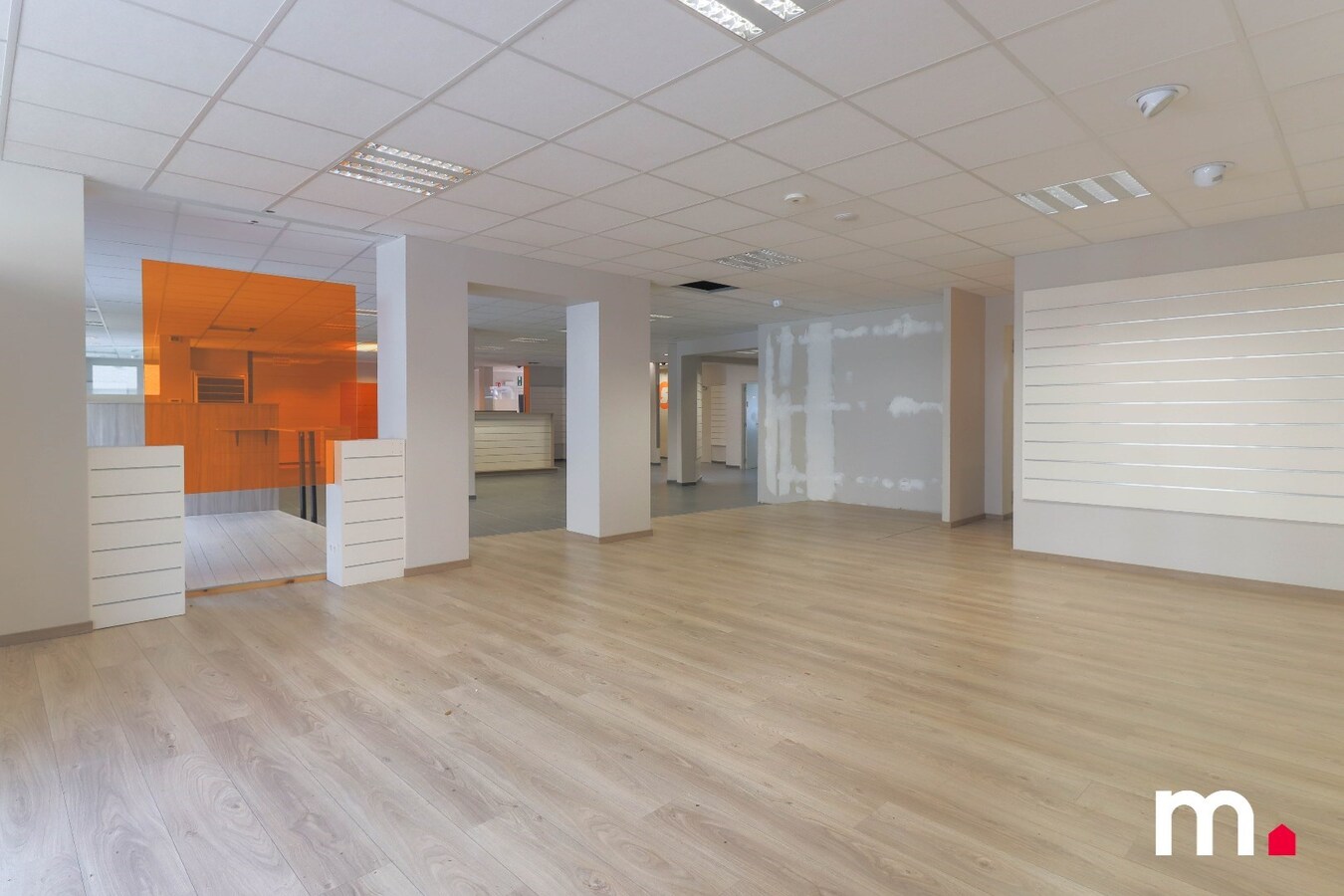 Te huur centraal gelegen polyvalent handelspand te Wevelgem ! 