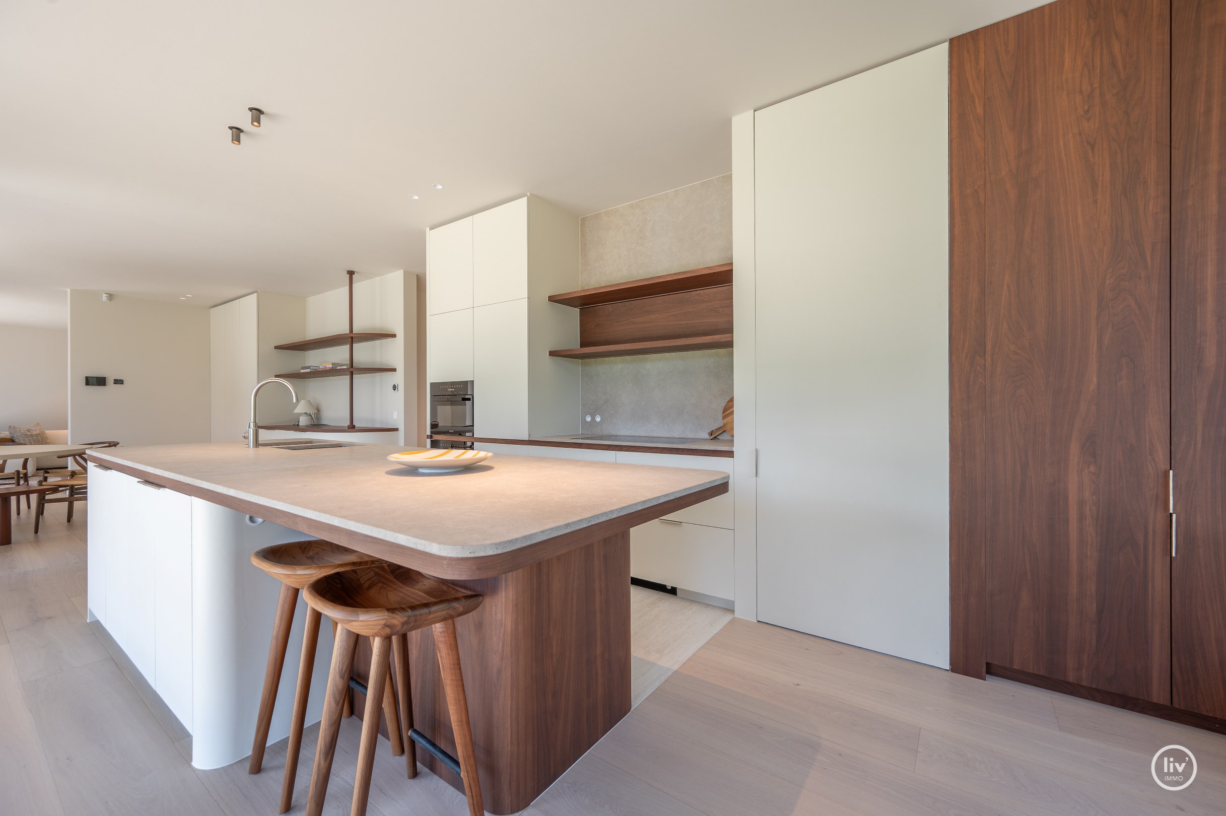 Journ&#233;e portes ouvertes samedi 4/07 de 14h &#224; 16h. Villa neuve exclusive avec piscine et jardin orient&#233; sud sur un grand terrain de 1.071m2. 