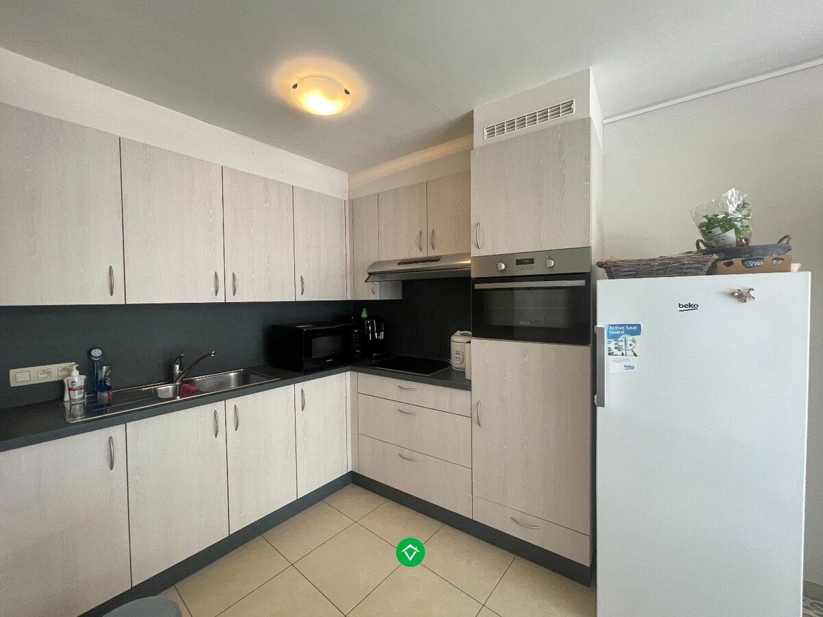 Ruim, lichtrijk appartement met 2 slaapkamers en autostandplaats te Roeselare 