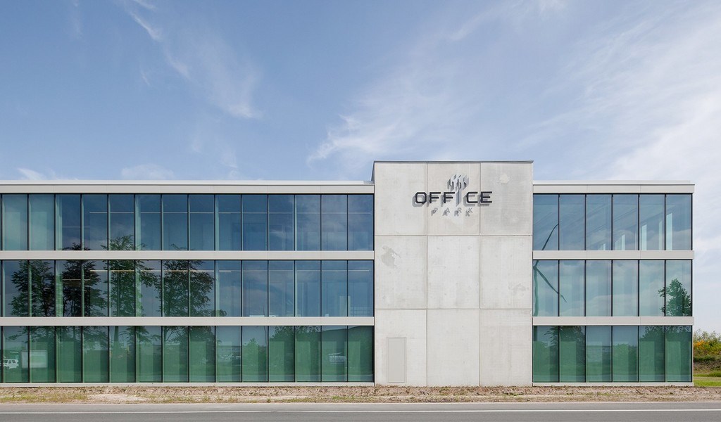 Energiezuinige nieuwbouw kantoren in Office Park in Lokeren