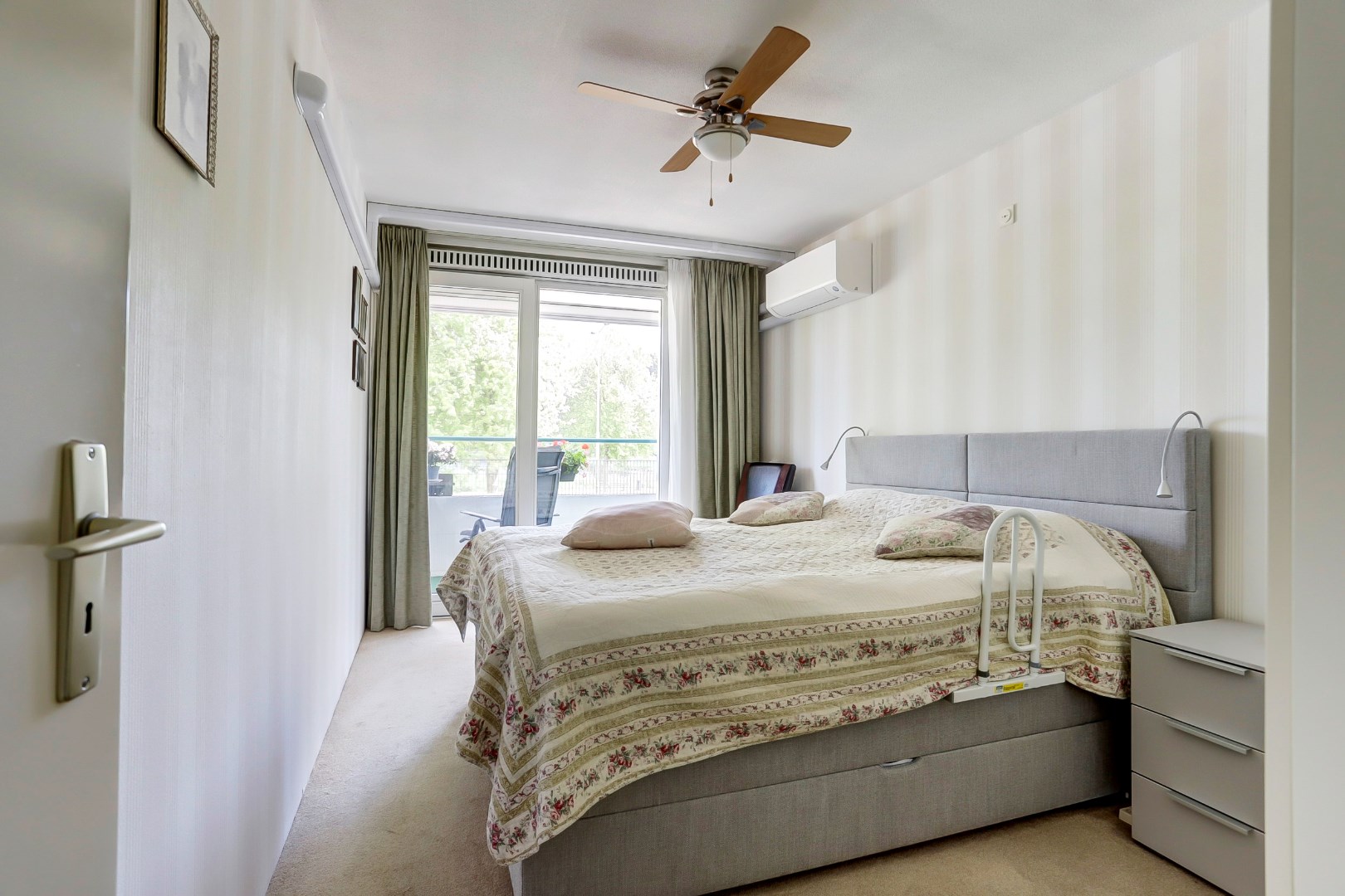 Op een fantastische locatie gelegen 3-kamer woning op de 1e etage met uitzicht op &quot;de Vijver&quot; van Prinsenland. 