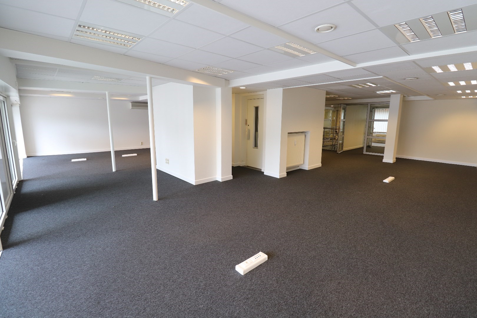 Ruim handelspand (+/- 400m&#178;) te huur gelegen op TOPLOCATIE in Geel! 