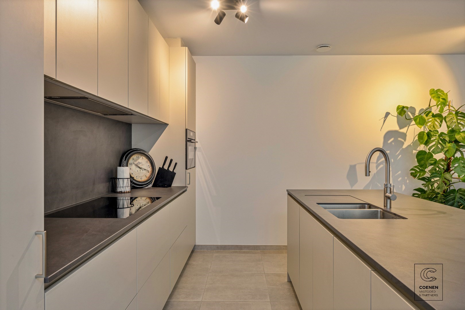 Piekfijn, modern gelijkvloersappartement (125 m2) met 2 slaapkamers, priv&#233;tuin en ondergrondse garage  (+ €30.000) 