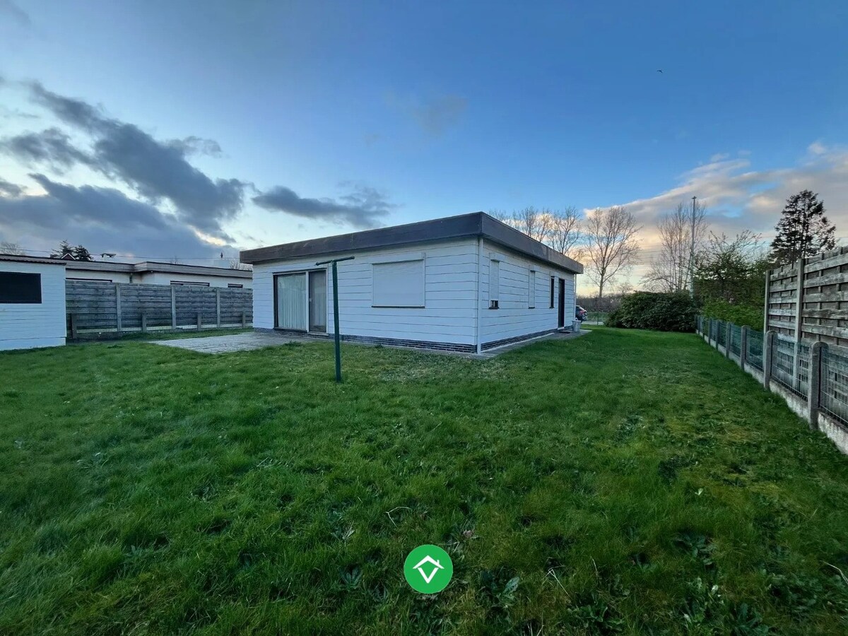 Open bebouwing, type bungalow op ruim 6 are, met open landelijk zicht vooraan 