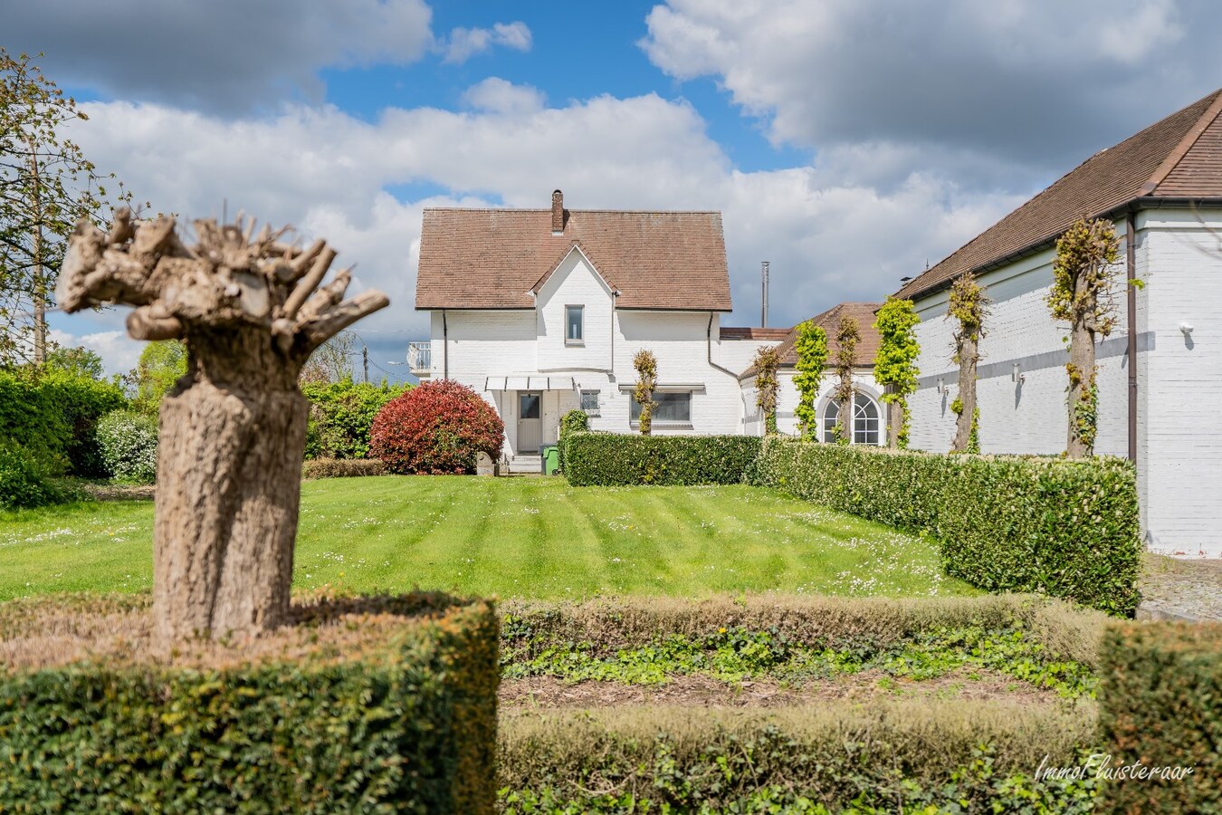 Propri&#233;t&#233; unique avec deux spacieuses maisons sur un terrain d&#39;environ 35 ares &#224; Bilzen. 