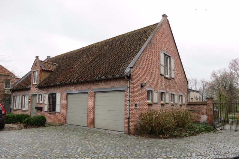 Volledig gerenoveerde hoeve met stalling en zwembad op ca. 1ha te Rijkevorsel 