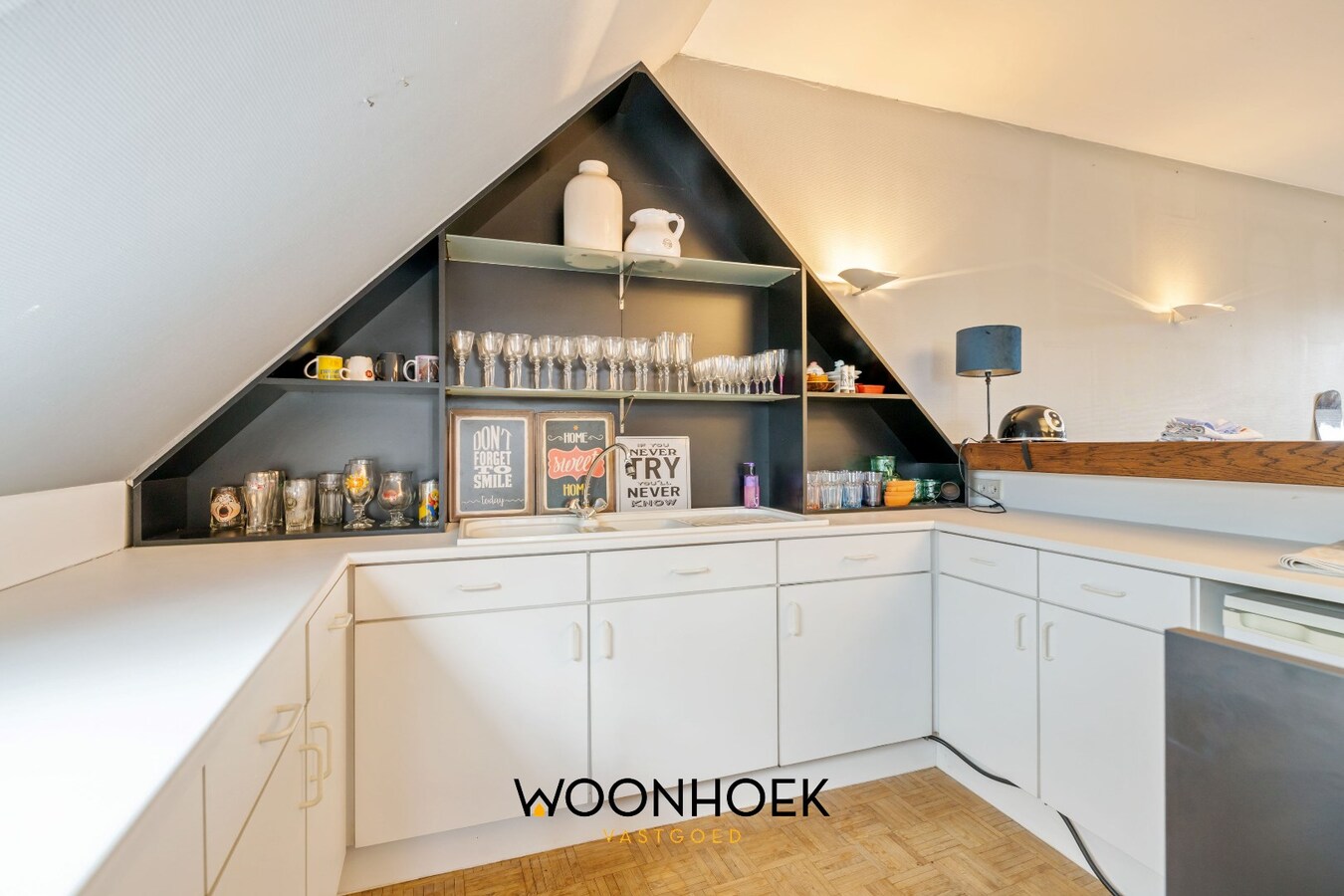 Centraal gelegen woning met handelsruimte te Lokeren 