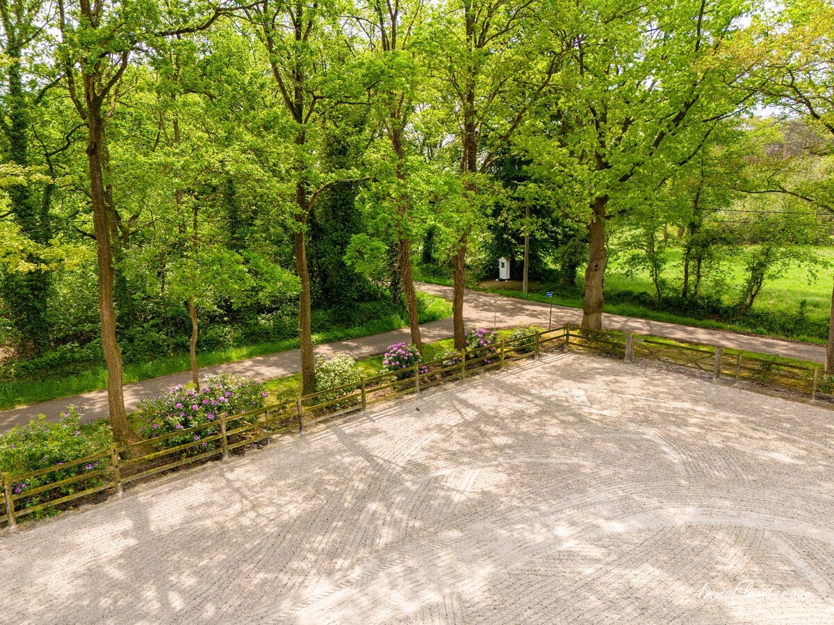 Belle villa avec des installations &#233;questres et une piste int&#233;rieure sur environ 2 hectares &#224; Paal 