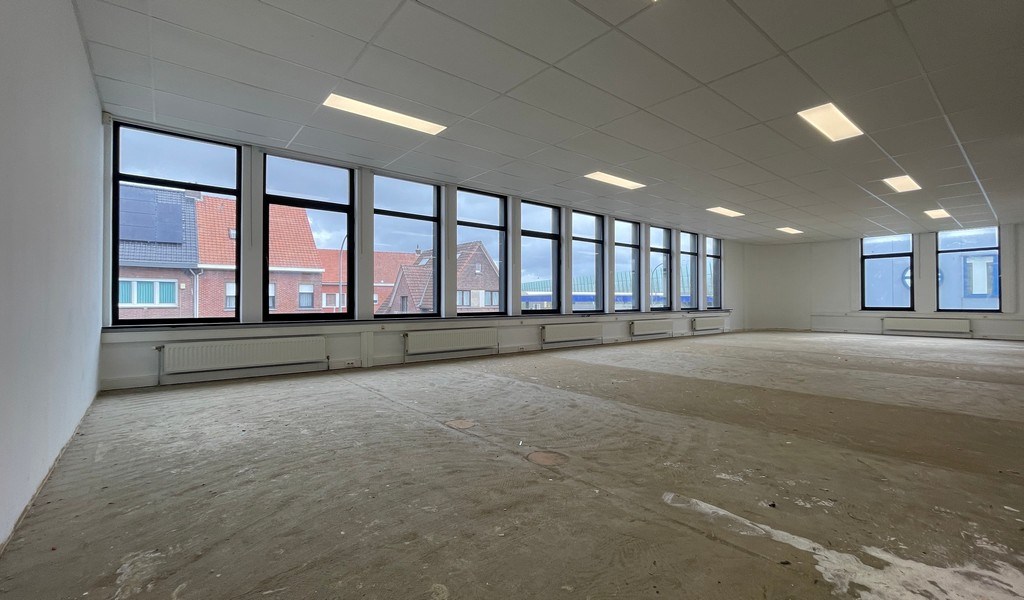 Gerenoveerde kantoren te huur vlakbij afrit E17 in Burcht
