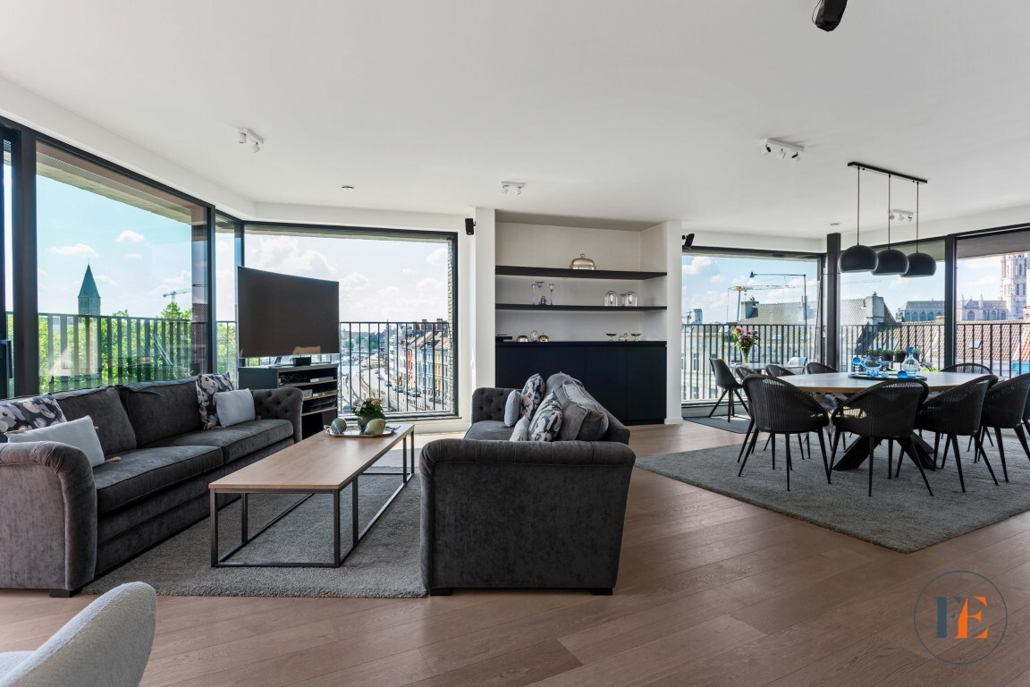 Mooi gelegen appartement langsheen het water met terrassen en parkeerplaats te Gent 