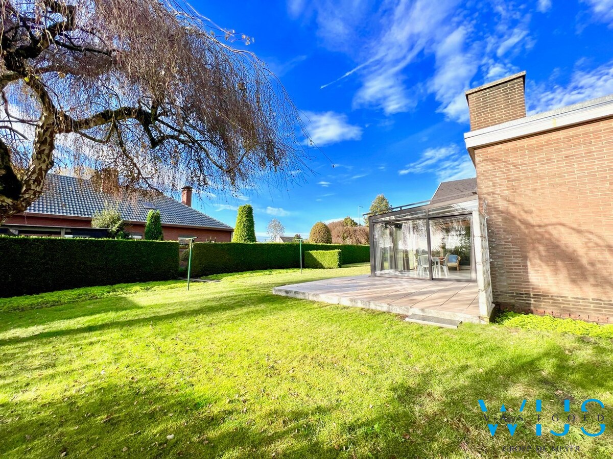 Zeer goed onderhouden woonhuis op 1.165m&#178; te ERTVELDE ! 