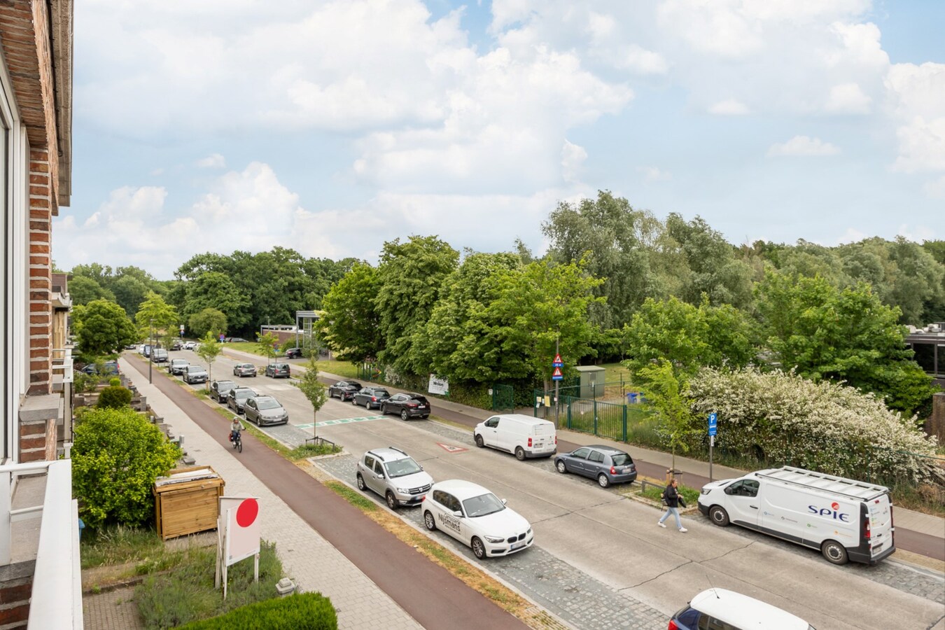 Opbrengsteigendom met 5 appartementen en 3 garages 