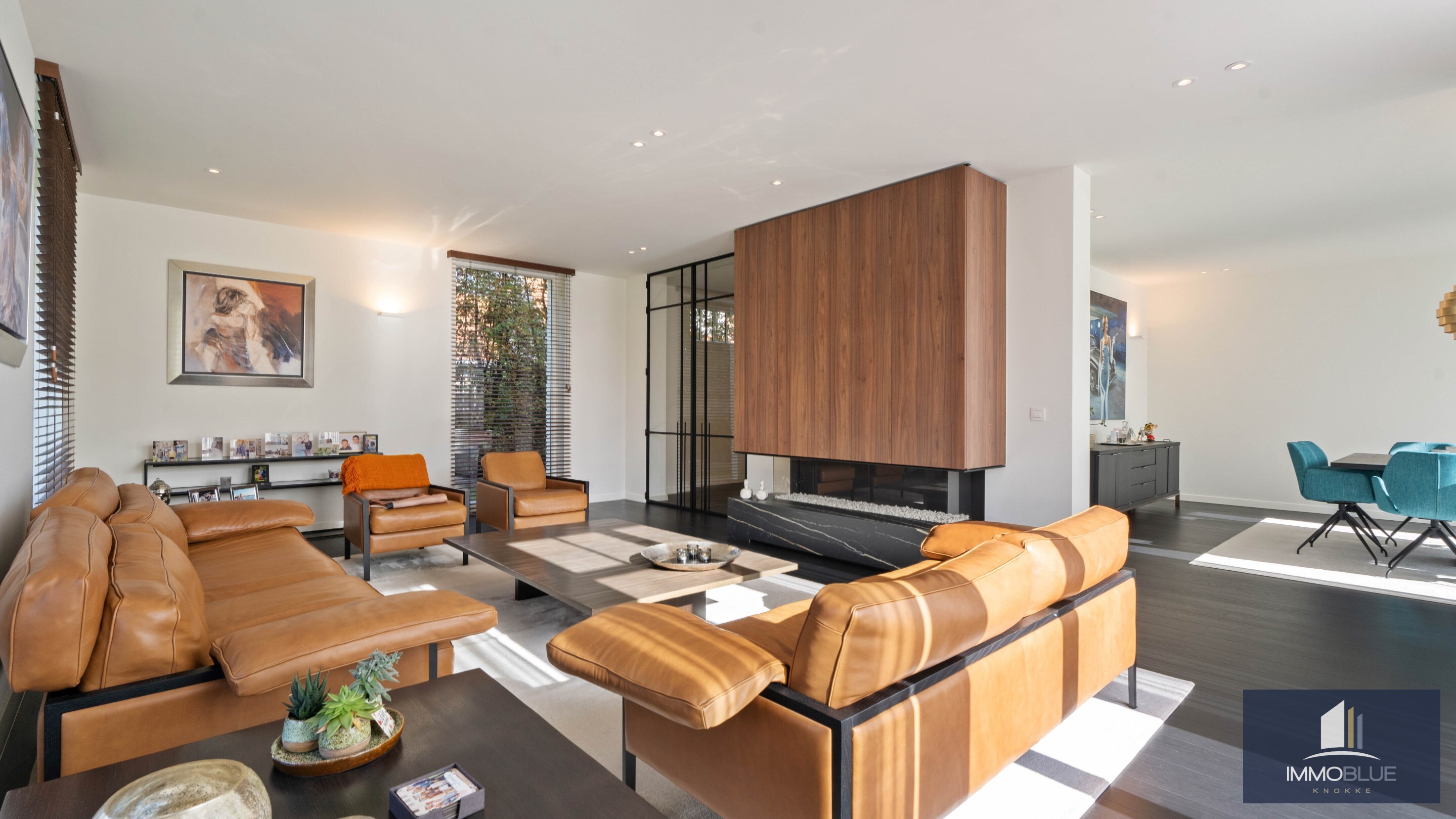 Exclusieve villa gelegen in een rustige, residenti&#235;le wijk . 