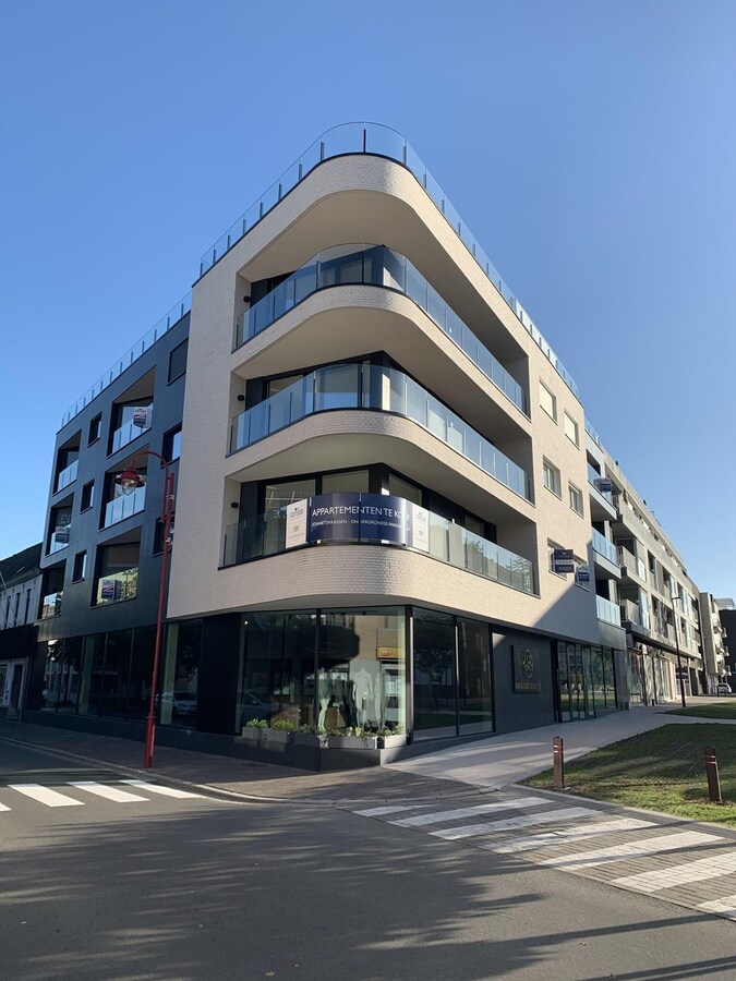 VERHUURD! Nieuwbouw 2-slaapkamer appartement met garage 