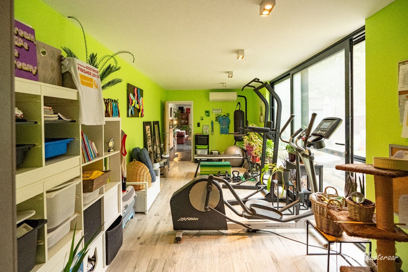 Ready-to-move-in house in a wooded area on approximately 24a in Keerbergen. 