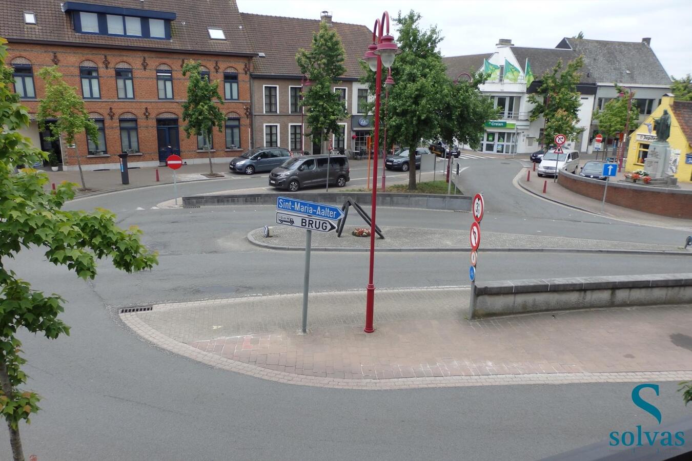 Uitstekend gelegen 2 slaapkamer appartement met zonnige terrassen 