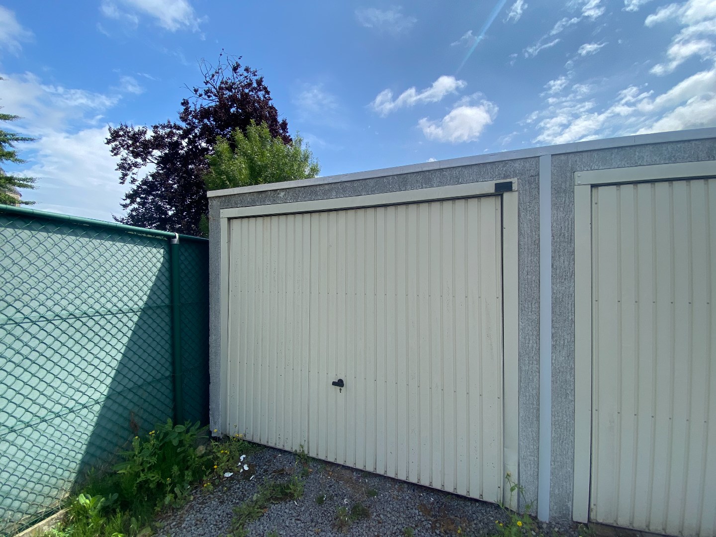 Geliijkvloers appartement met garage en tuin in het centrum van Sint-Eloois-Vijve 
