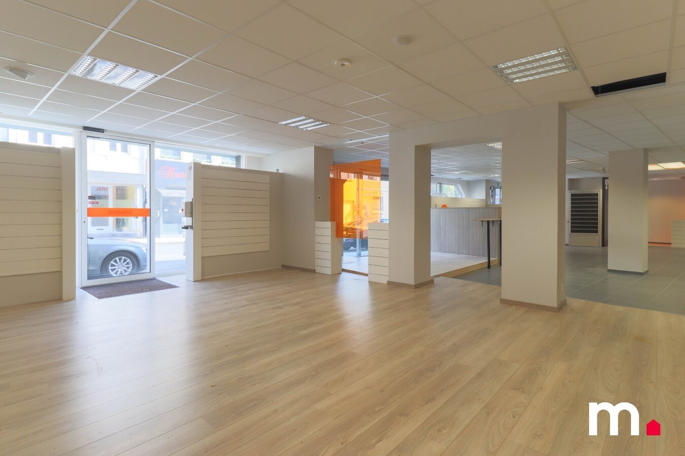Te huur centraal gelegen polyvalent handelspand te Wevelgem ! 