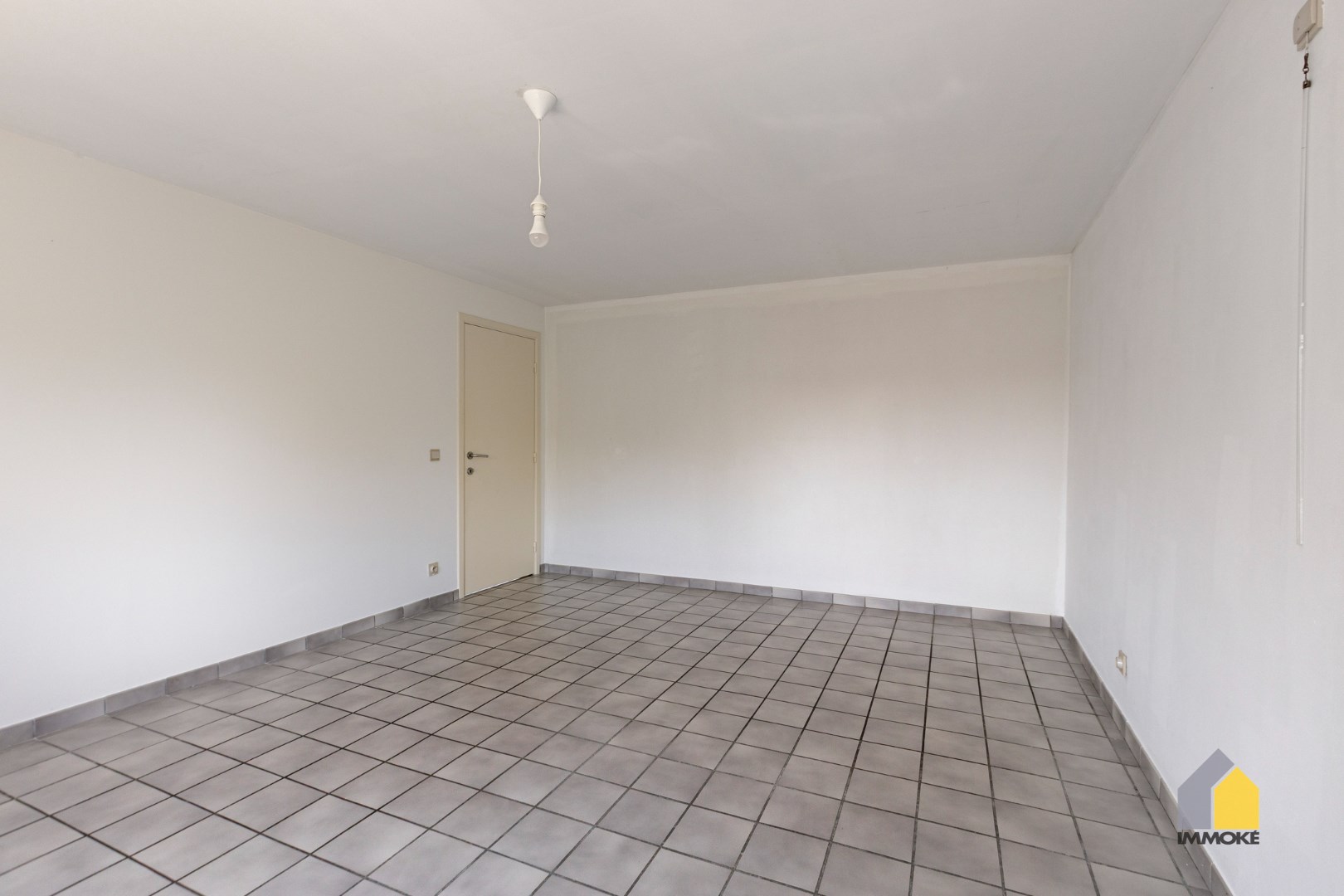Halfvrijstaande woning met 3 slpks en grote polyvalente ruimte op perceel van 5 a 25 ca. 