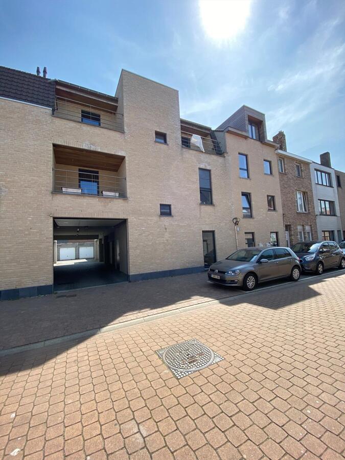 Lichtrijke duplex met 3 slaapkamers en garage te Oostende 