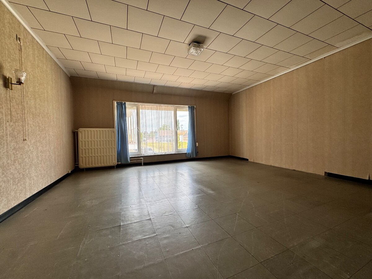 Ruime woning met 5 slaapkamers, tuin en garage in Wingene 