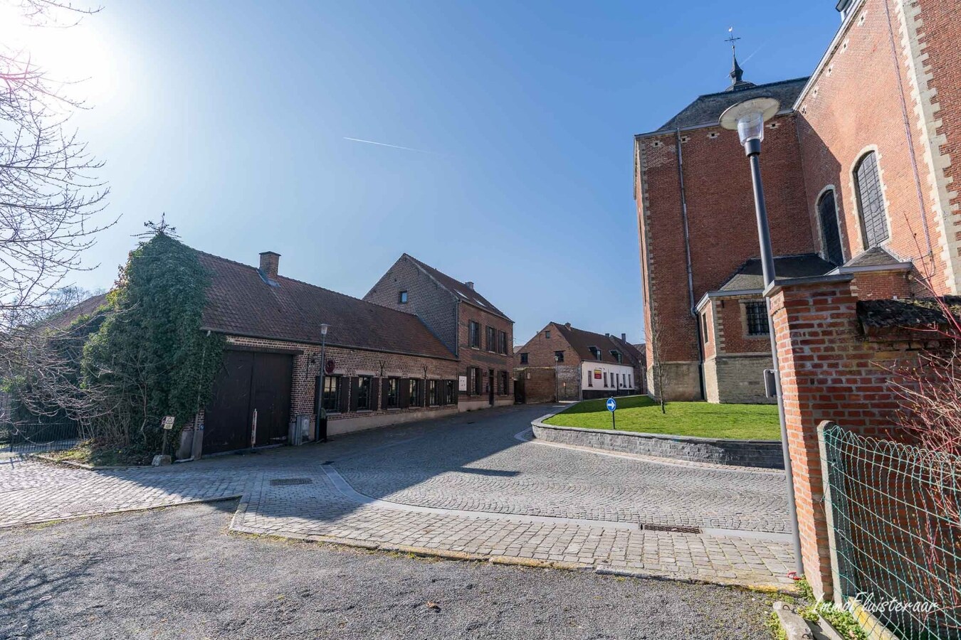 Manege met woning en aanhorigheden op ca. 1ha te Mollem (Asse; Vlaams-Brabant) 