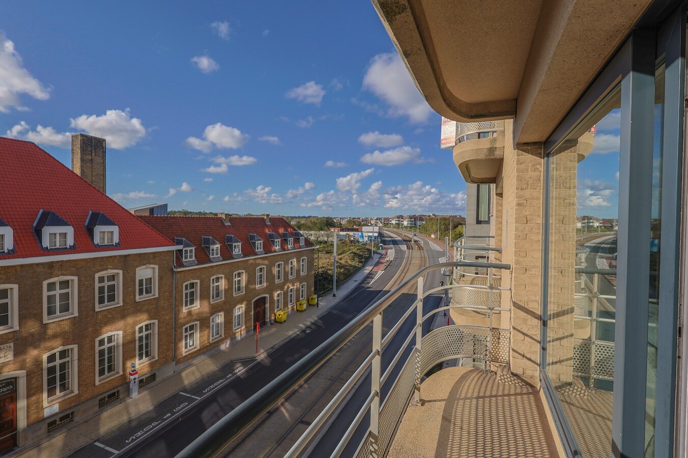 Zonnig en ruim appartement met twee slaapkamers op wandelafstand van de zee 