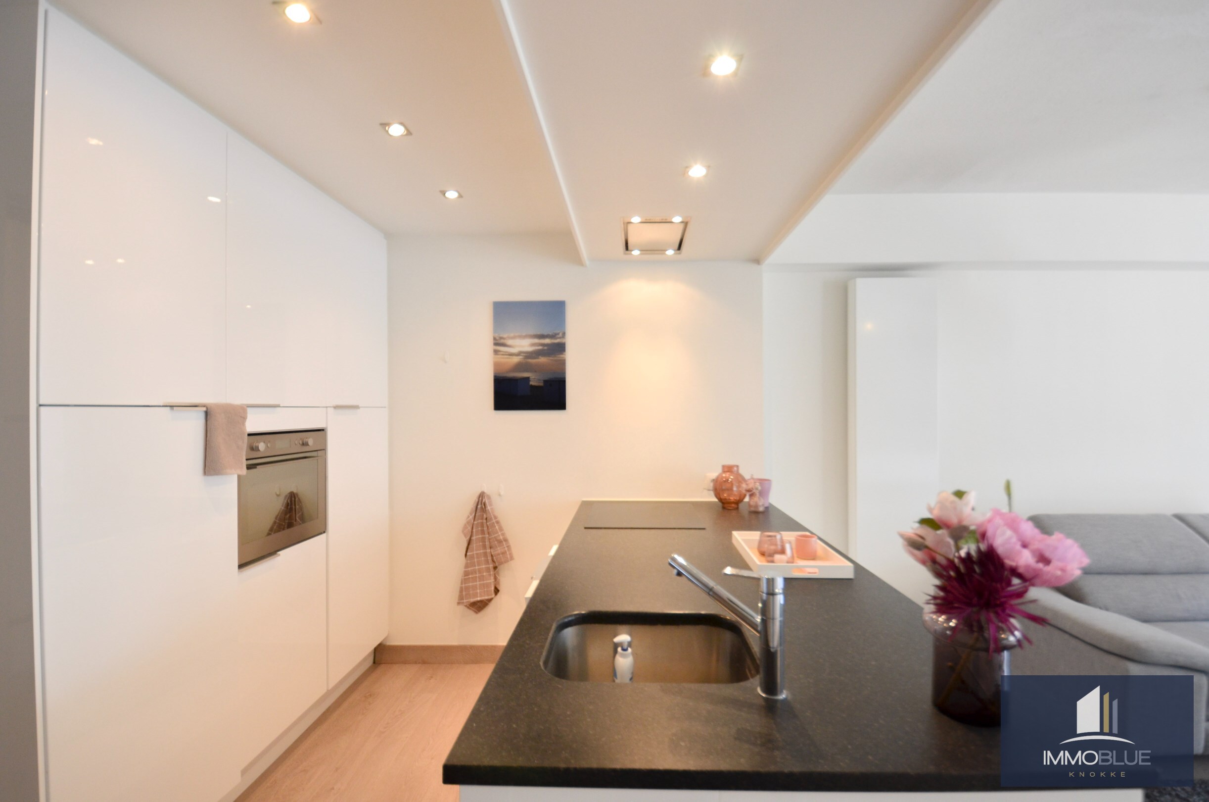 Instapklaar lichtrijk appartement met een gevelbreedte van ongeveer vijf meter. 