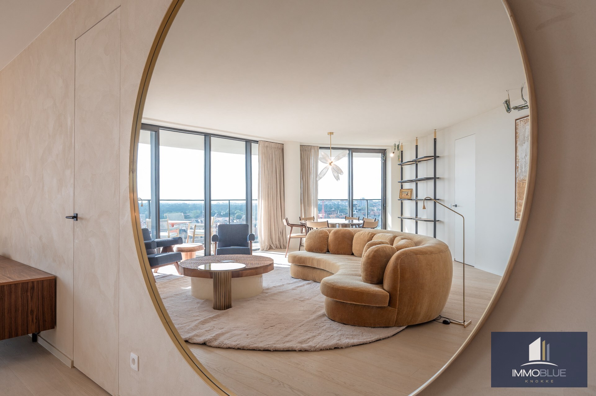 Luxueus appartement met een zeer ruim terras gelegen in de exclusieve residentie The Tower. 