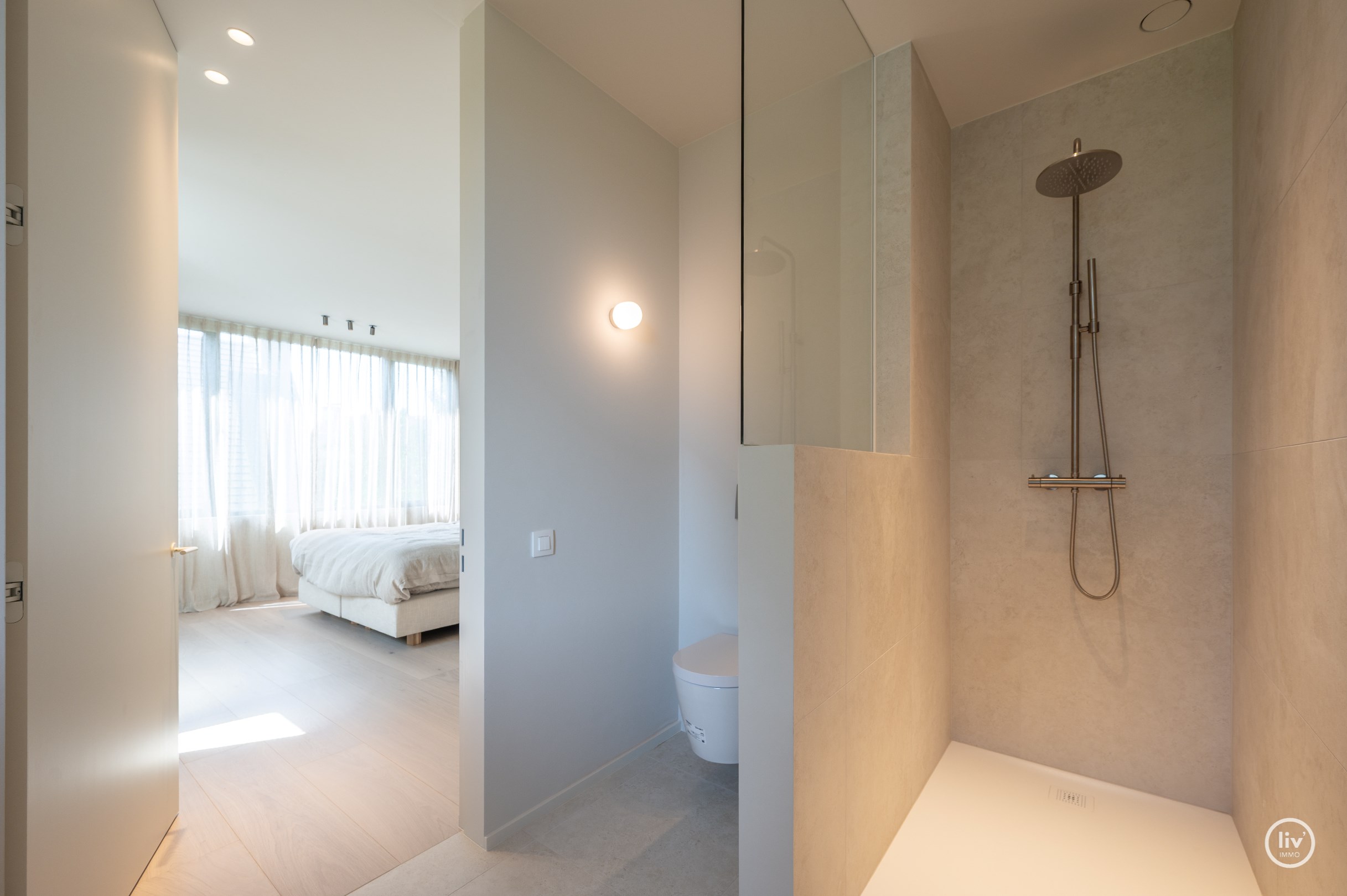 Journ&#233;e portes ouvertes samedi 4/07 de 14h &#224; 16h. Villa neuve exclusive avec piscine et jardin orient&#233; sud sur un grand terrain de 1.071m2. 