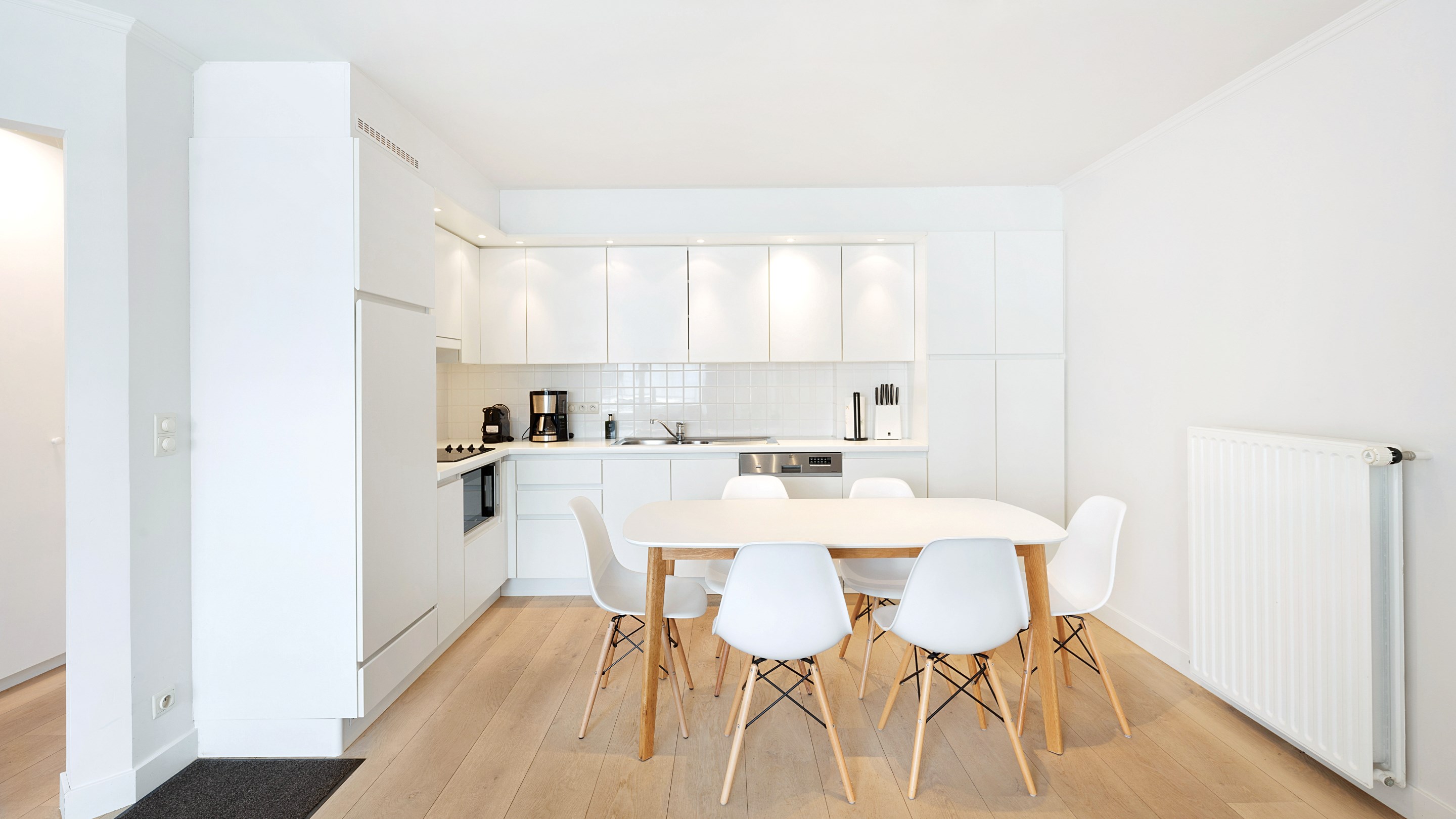 Instapklaar &amp; tevens gemeubeld 1-slaapkamerappartement is gelegen 150m wandelafstand van de Zeedijk-Albertstrand. 