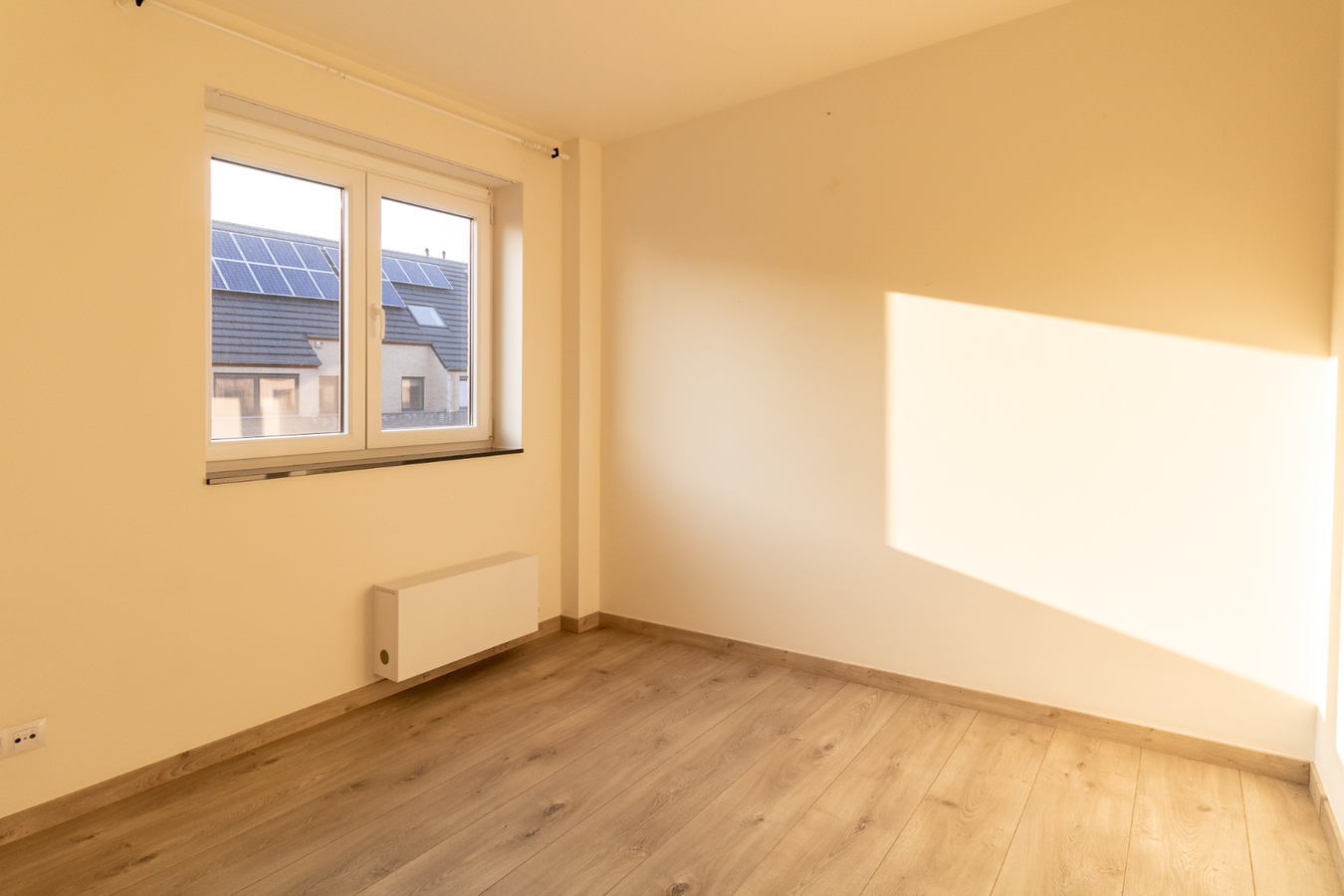 Nieuwbouwwoning met 3 slaapkamers en tuin te Oostende 