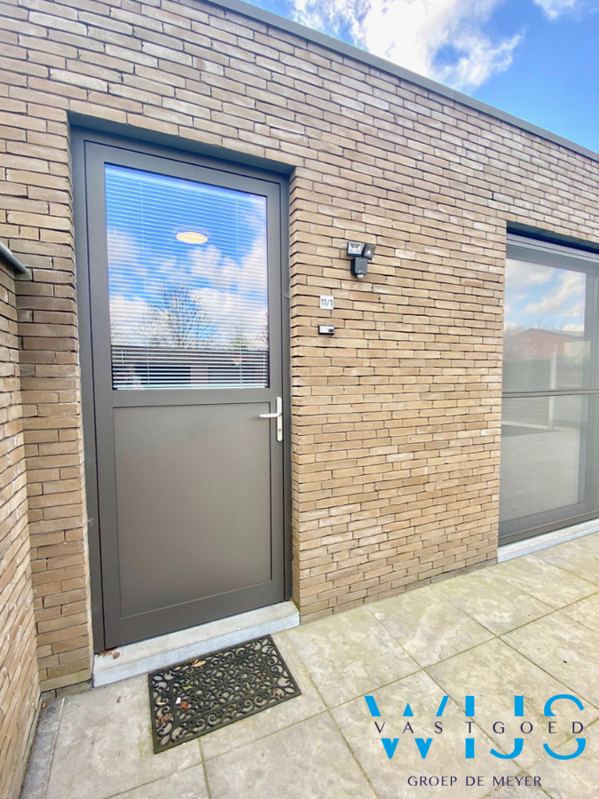 Recent gelijkvloers appartement in het centrum van Oosteeklo ! 