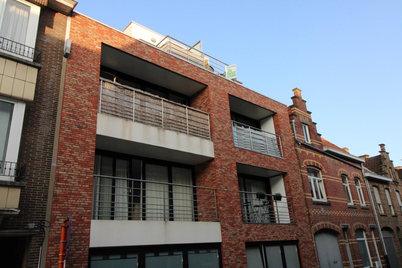 Nieuwbouwappartement met 1 slaapkamer en garage in centrum Roeselare max 1 persoon! 