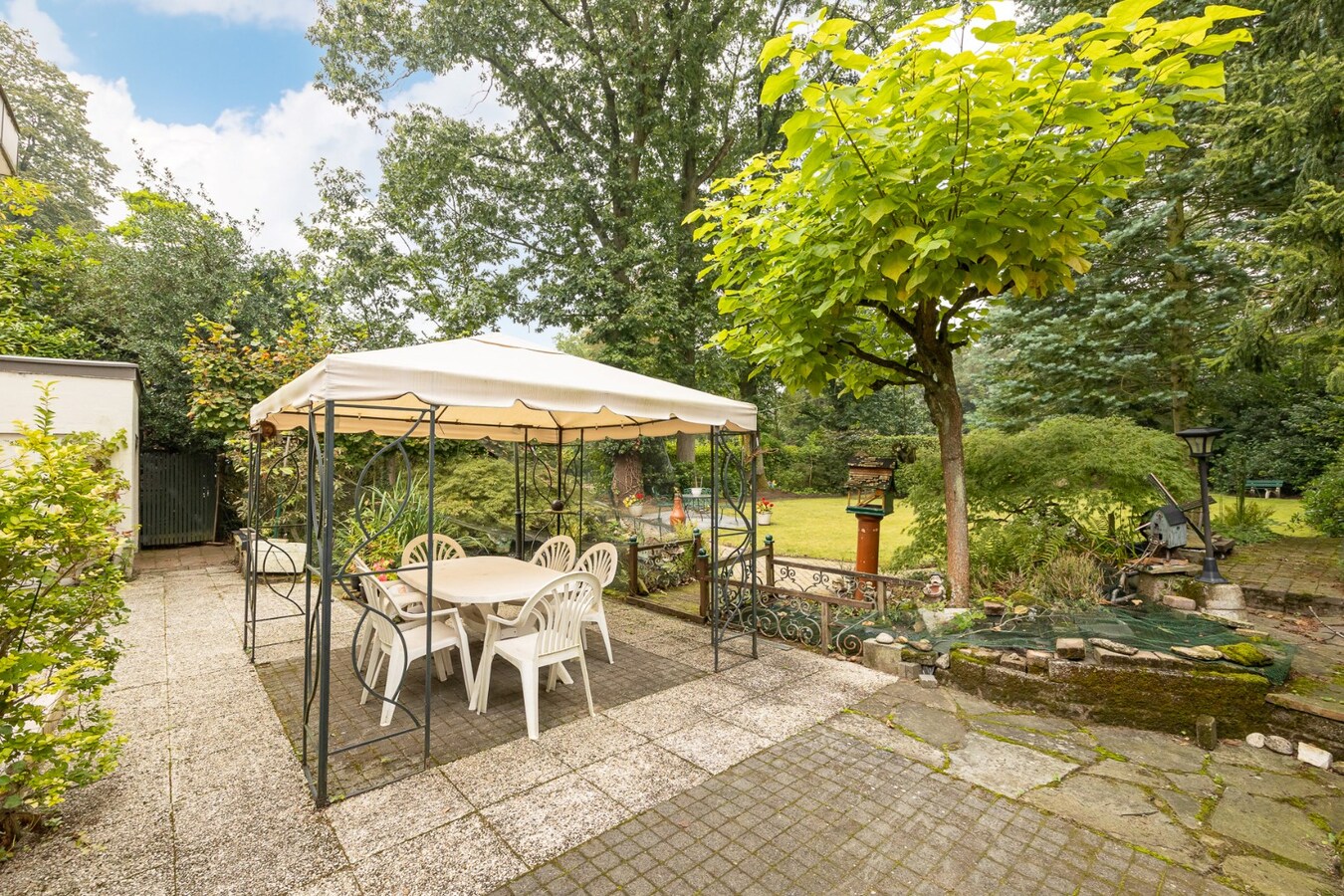 Karaktervolle villa op een perceel van  1.779 m&#178; te Schilde op wandelafstand van het centrum 