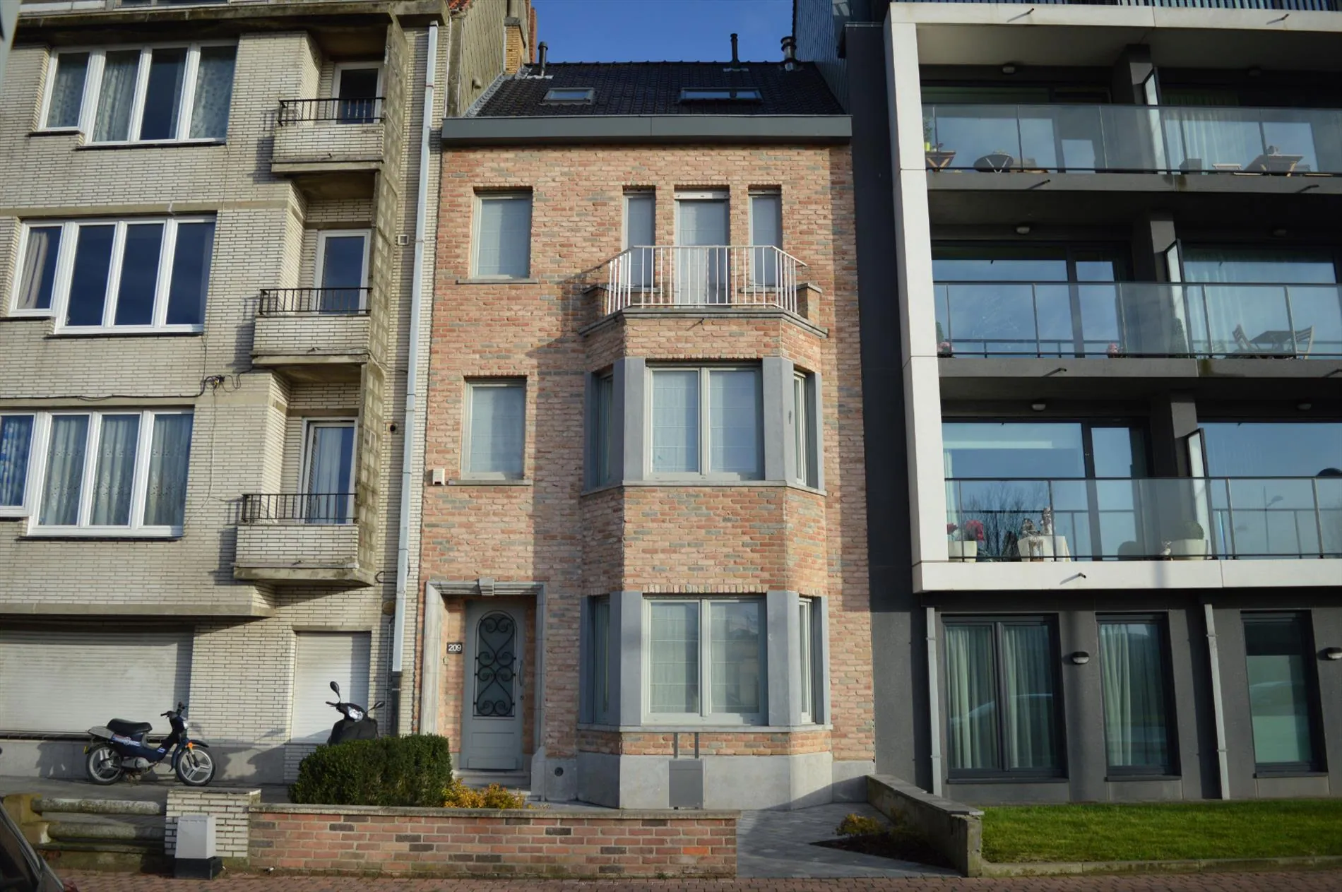Instapklaar herenhuis te Oostende